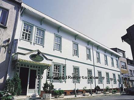 avicennahotel.com